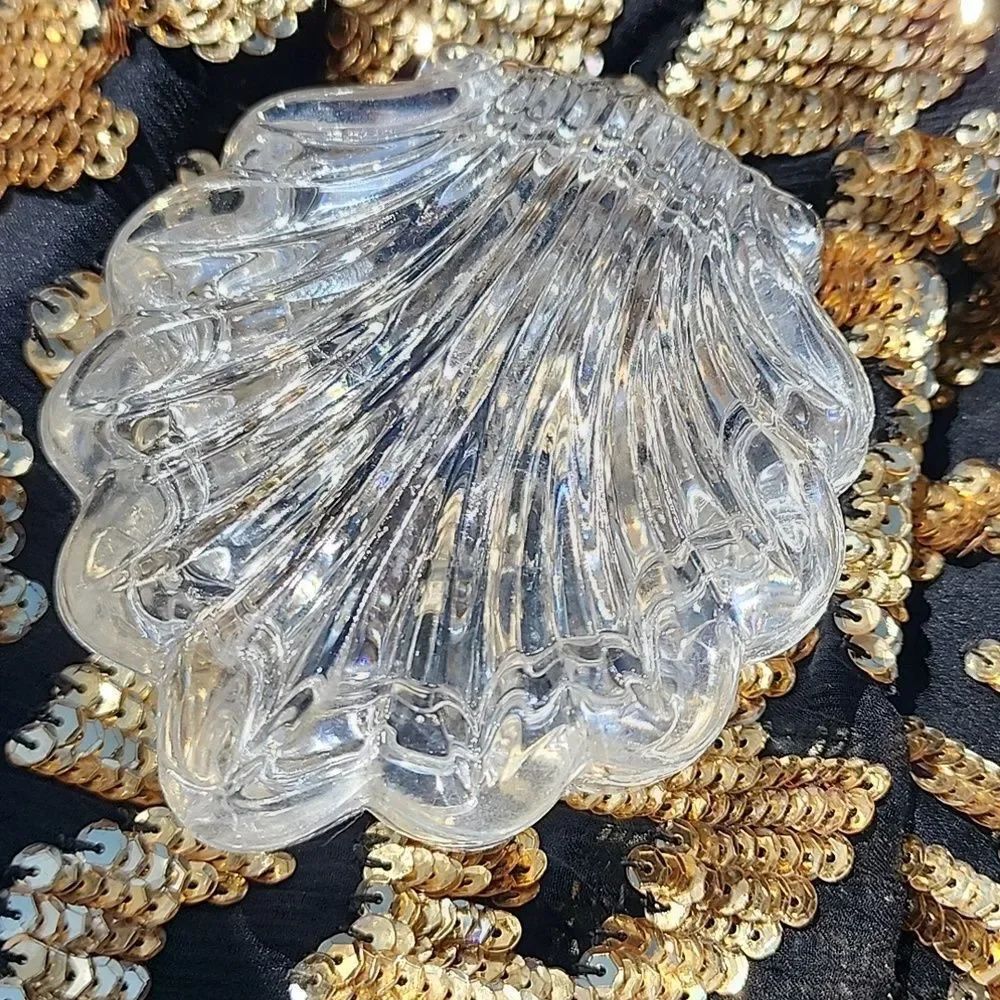 Trinket Vtg.Glass Lidded Seashell Jewelry/ Trinket Box